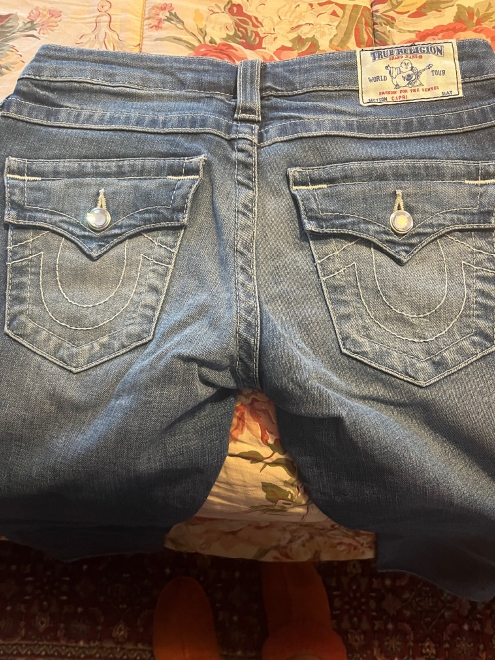 TRUE RELIGION CAPRI JEANS